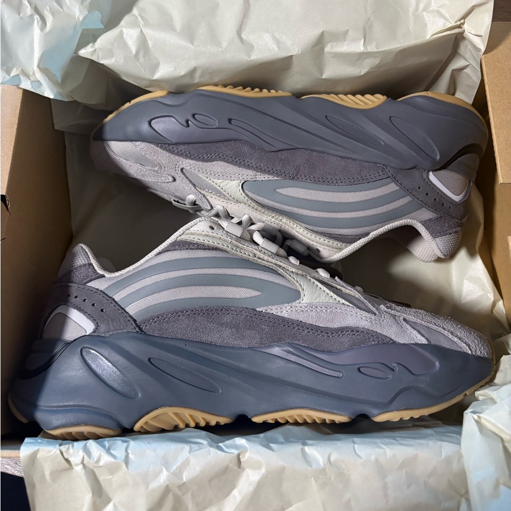 NWT Yeezy Boost 700 Tephra Size 8
